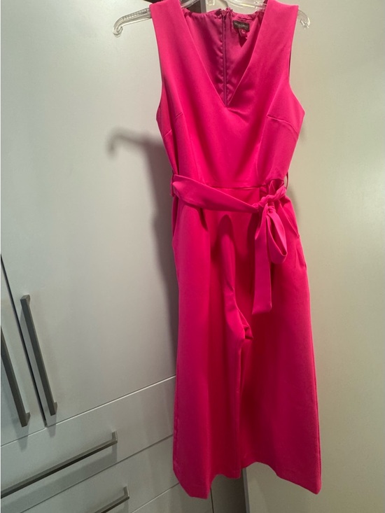 Vince Camuto Hot Pink Sleeveless V-Neck Tie-Waist Cropped Jumpsuit - Picture 5 of 5